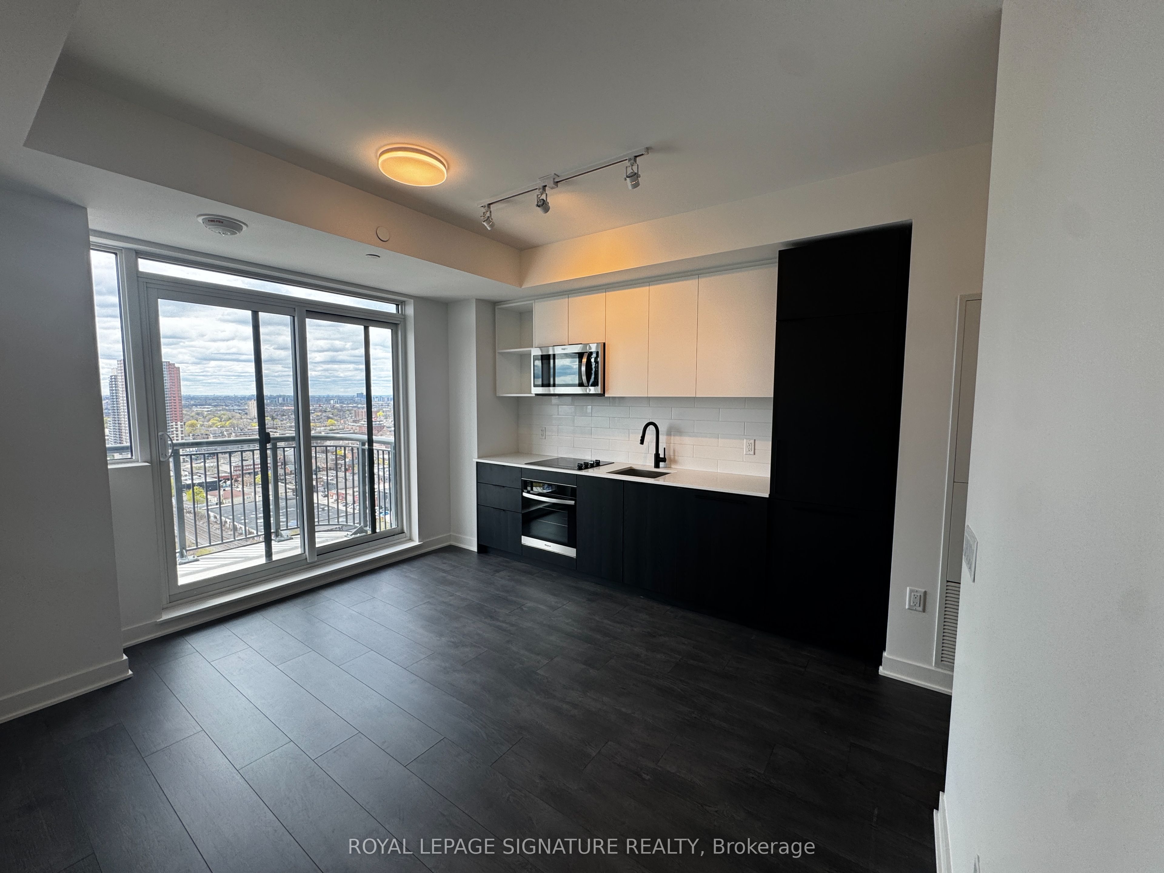 1185 Dupont Street 1801