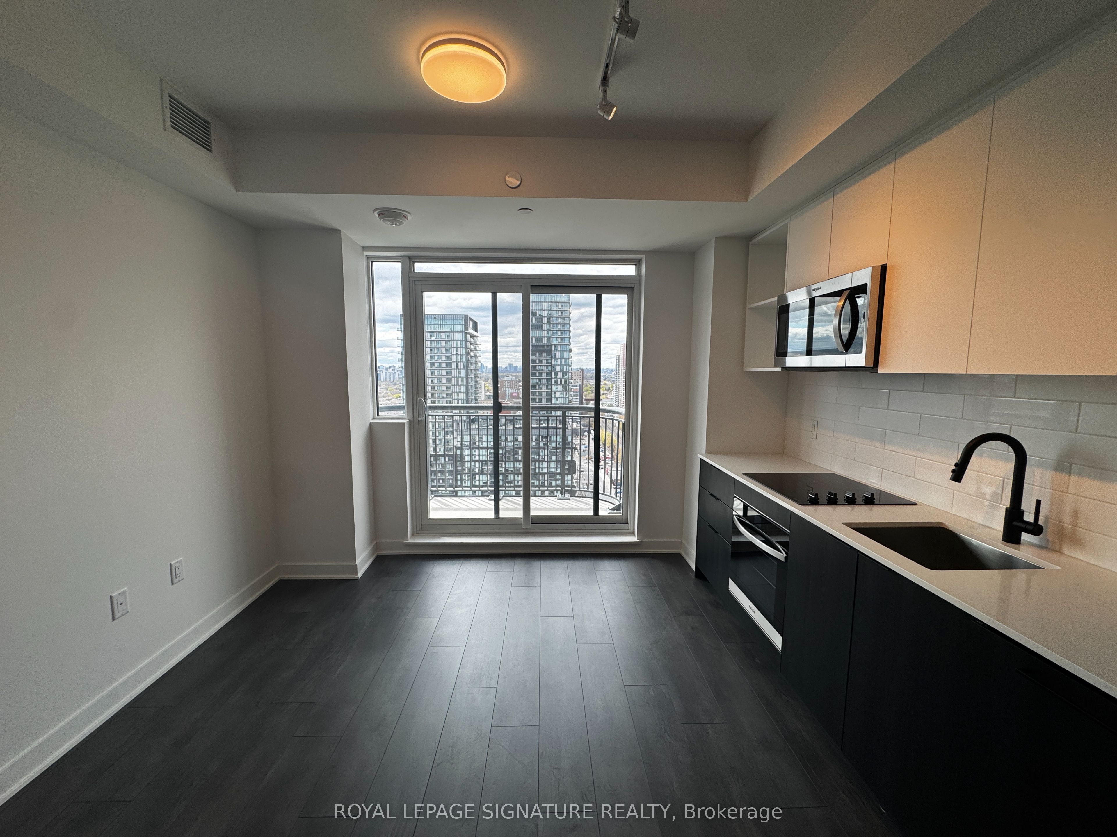 1185 Dupont Street 1801