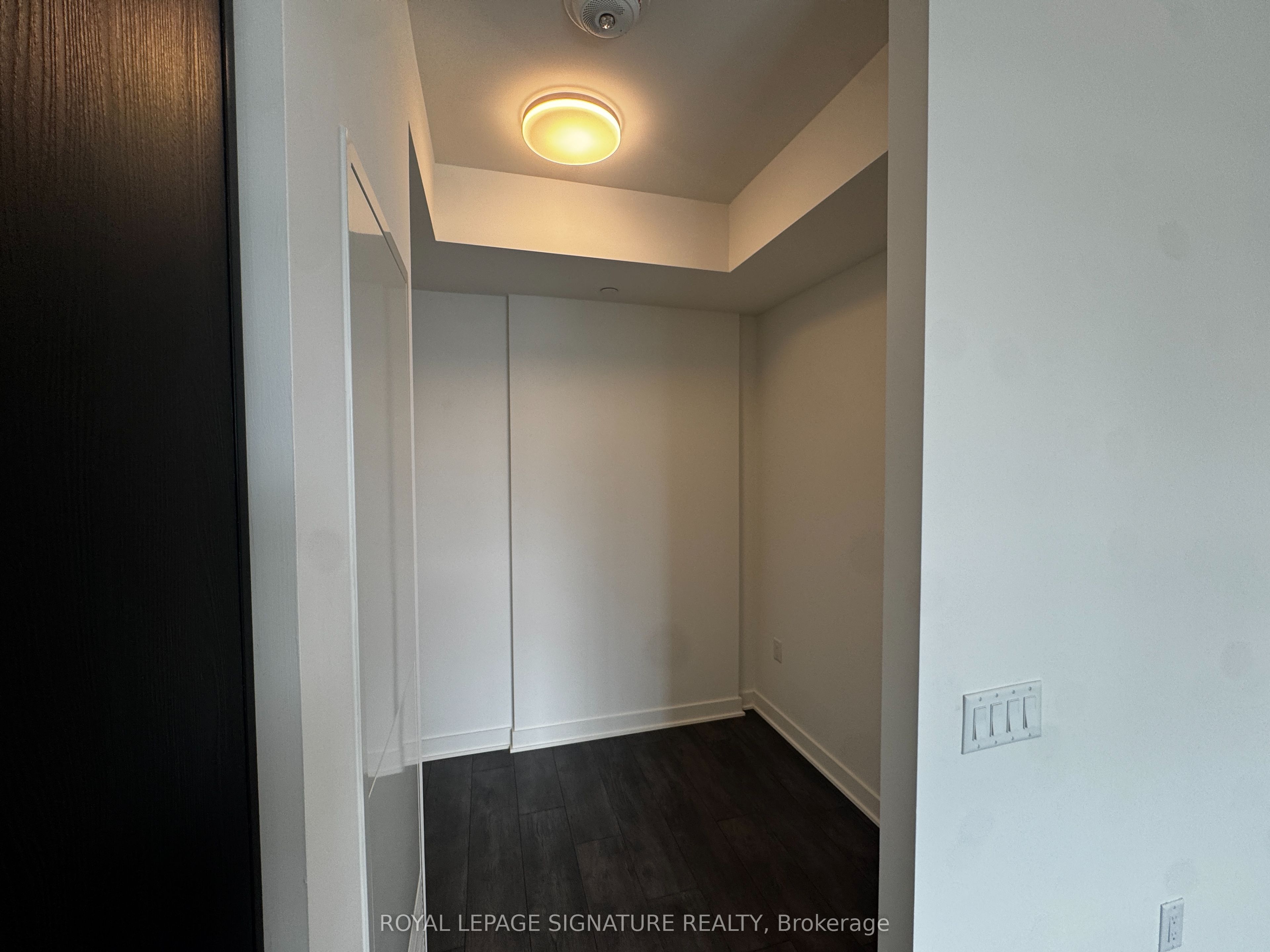 1185 Dupont Street 1801