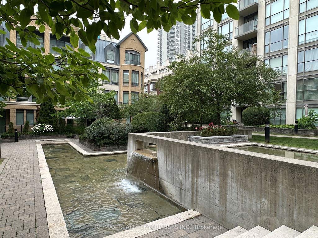 Photo of 18 Beverley Street #412, Toronto, ON M5T 3L2 (MLS # C13099988)