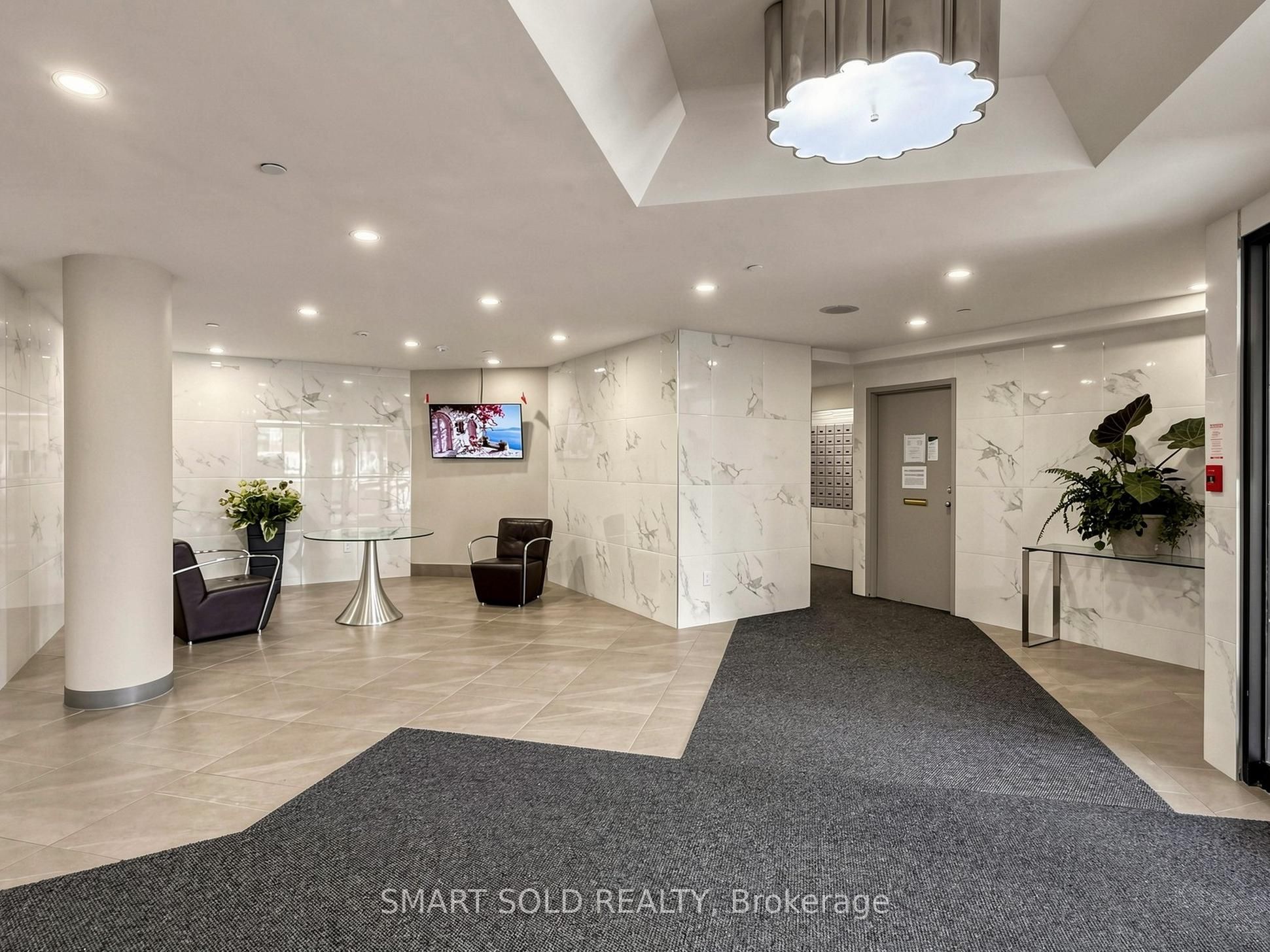 300 Alton Towers Circle 908
