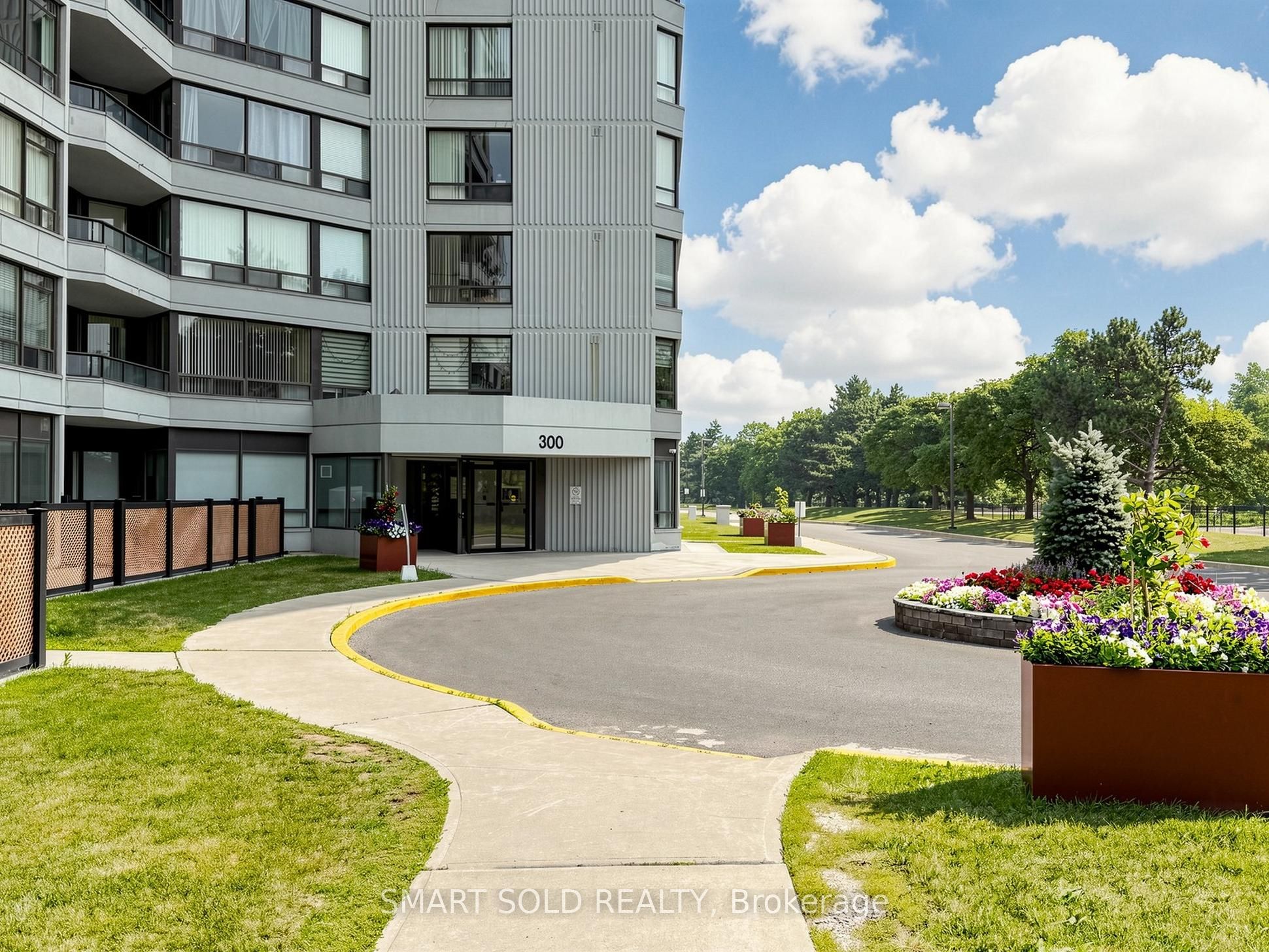 300 Alton Towers Circle 908