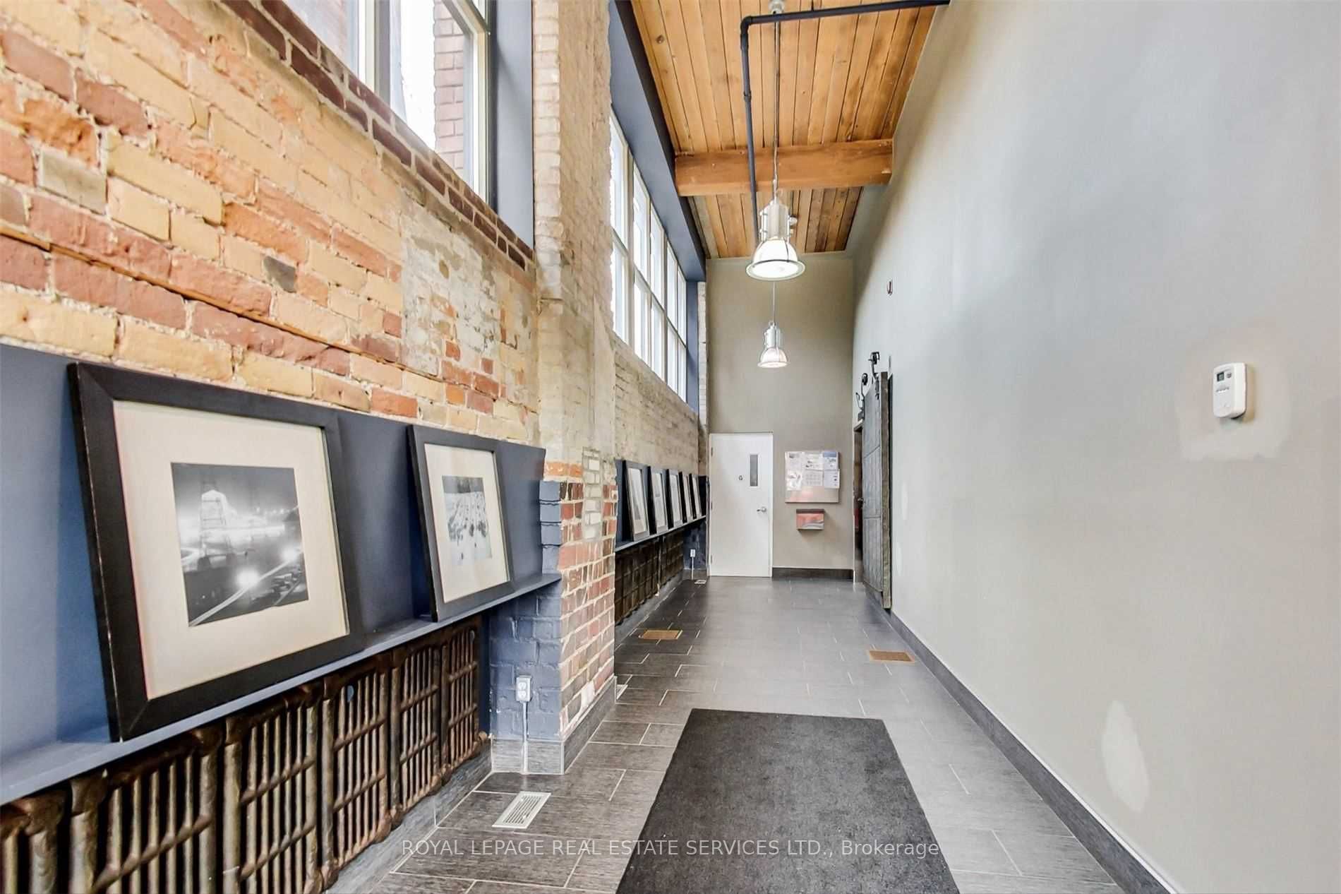 2154 Dundas Street W 405