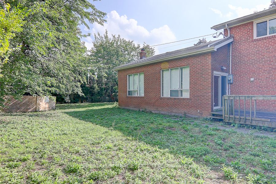 57 Laureleaf Road