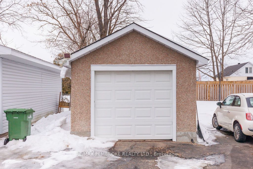 Photo of 358 Trafalgar Road, Pembroke, ON K8A 5A9 (MLS # X12858164)