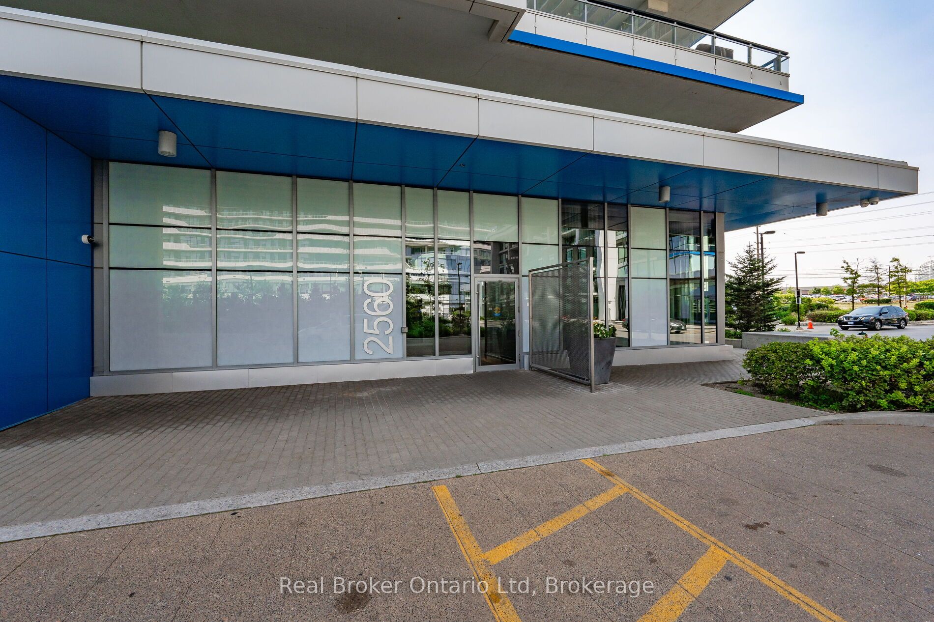 2560 Eglinton Avenue W 2104