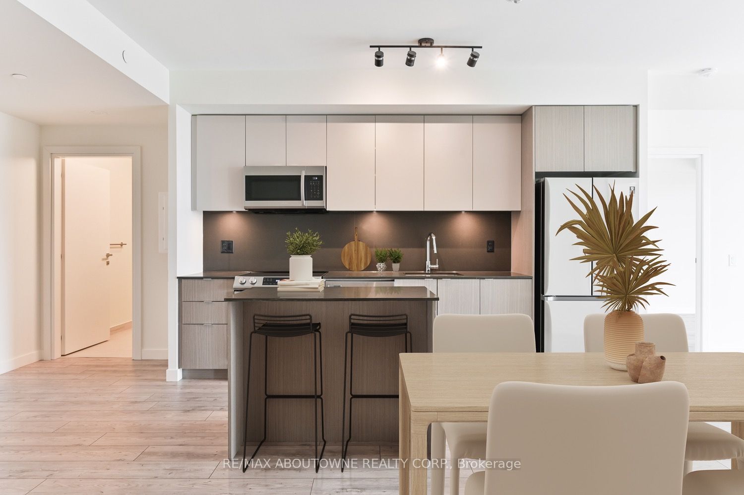 133 Bronte Road B0718