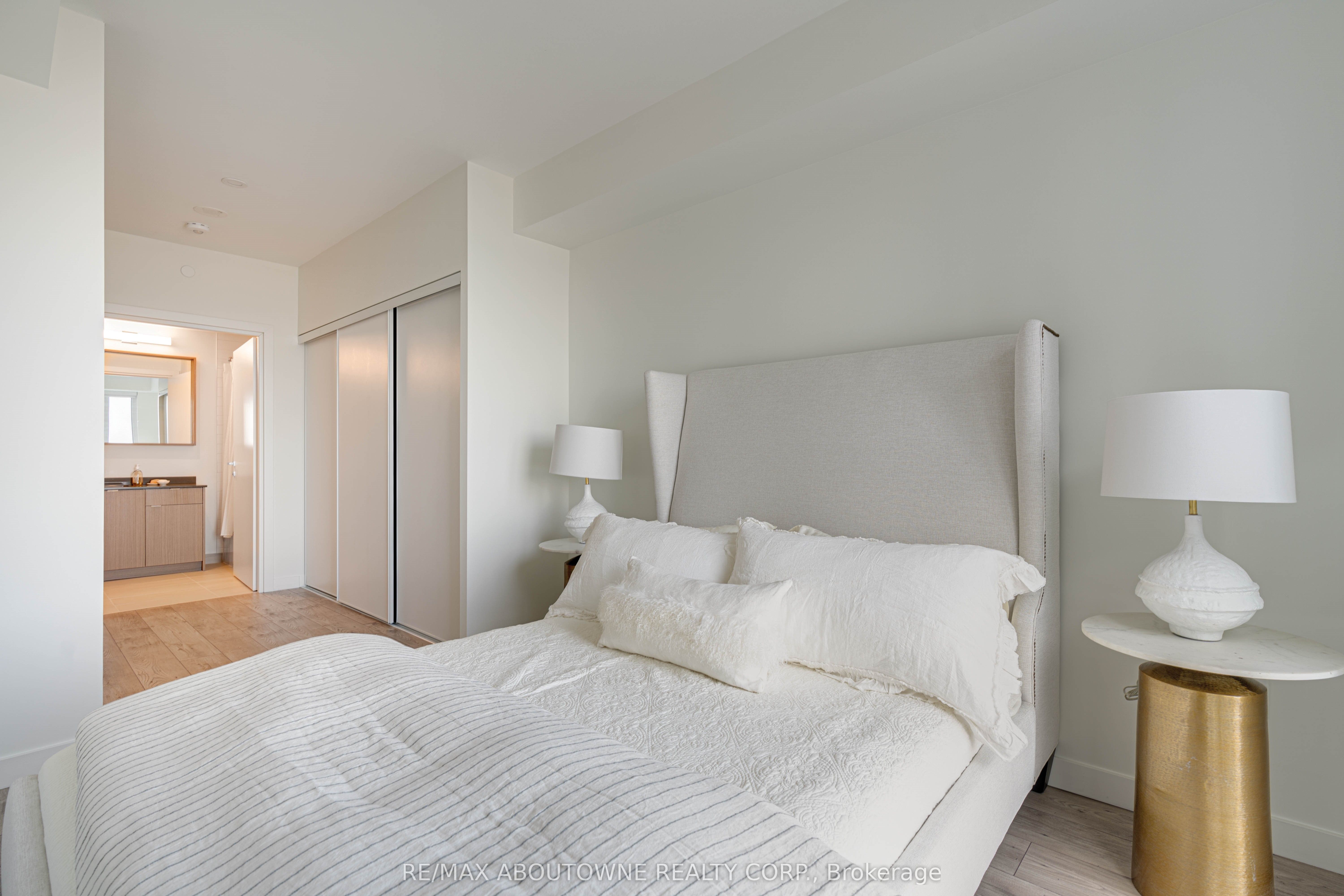 133 Bronte Road B0718