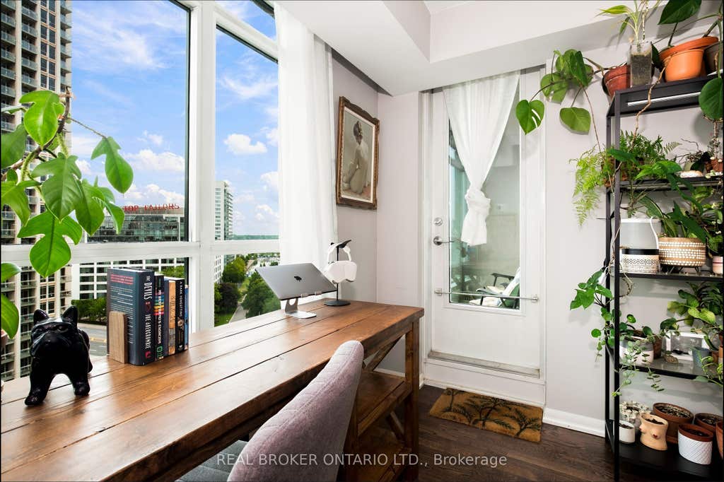 Photo of 215 Fort York Boulevard #1312, Toronto, ON M5V 4A2 (MLS # C13704934)