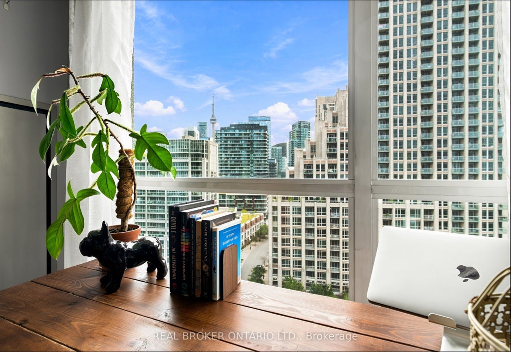 Photo of 215 Fort York Boulevard #1312, Toronto, ON M5V 4A2 (MLS # C13704934)