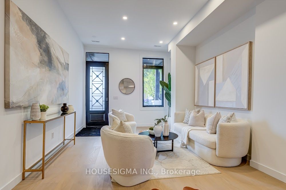 732 Adelaide Street W