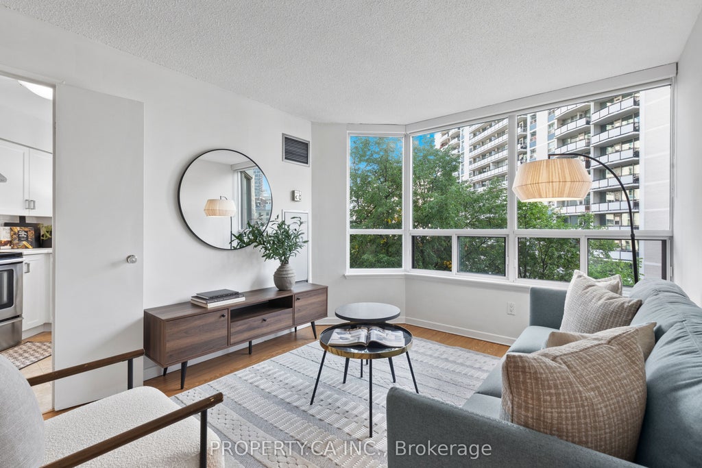 Photo of 25 Maitland Street #601, Toronto, ON M4Y 2W1 (MLS # C14027876)