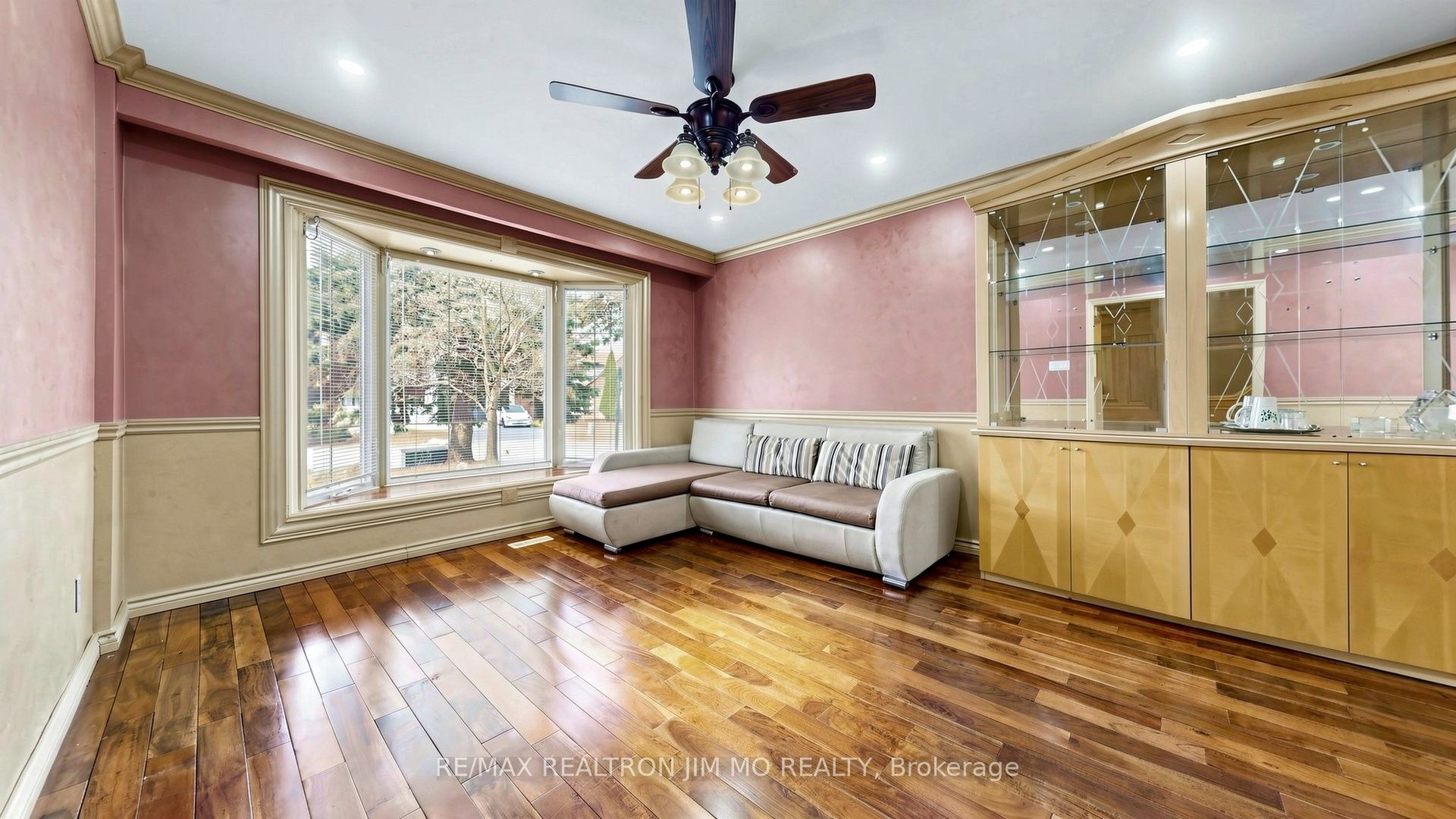 29 Liebeck Crescent Main & Upper floor