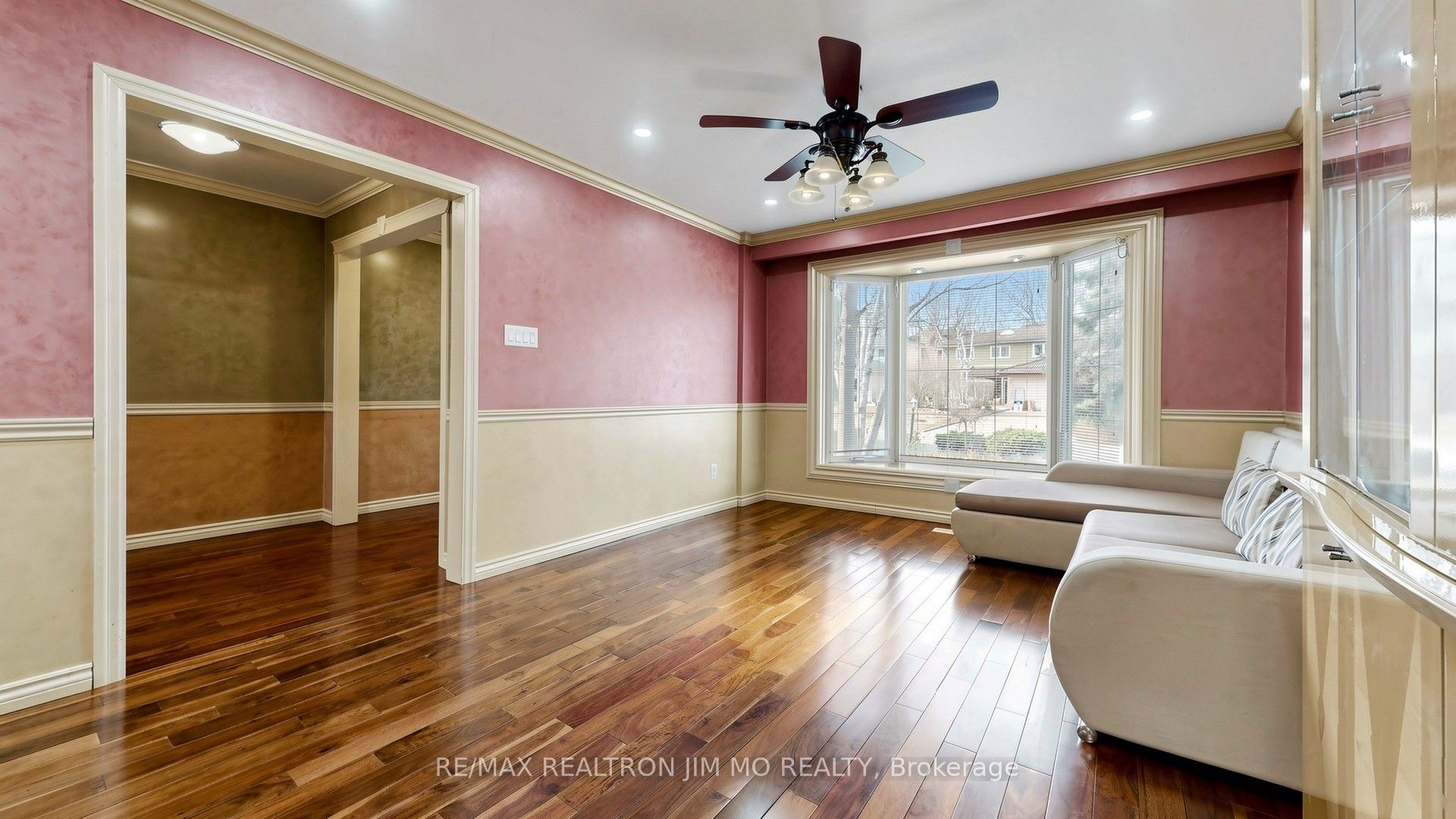 29 Liebeck Crescent Main & Upper floor