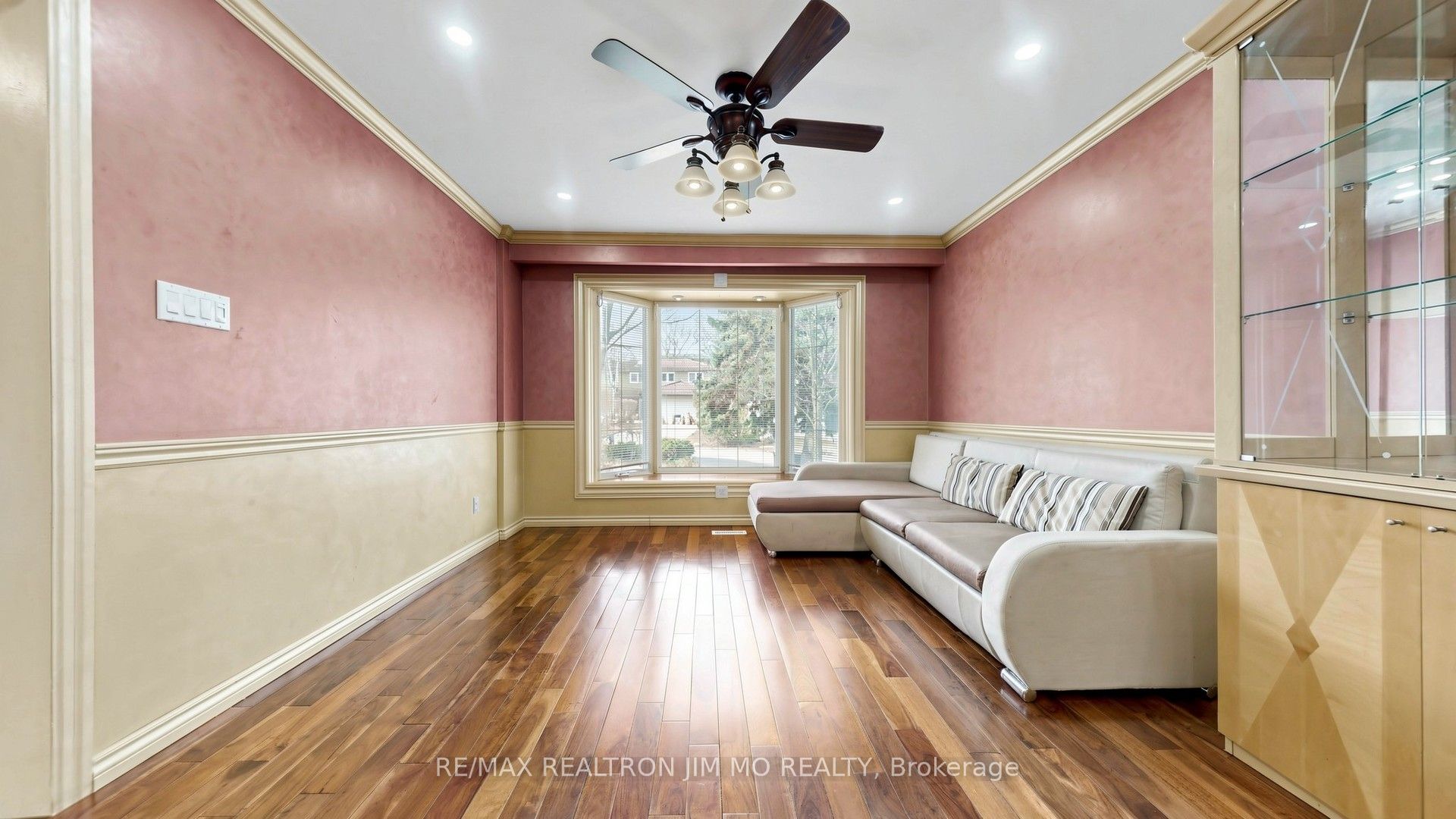 29 Liebeck Crescent Main & Upper floor