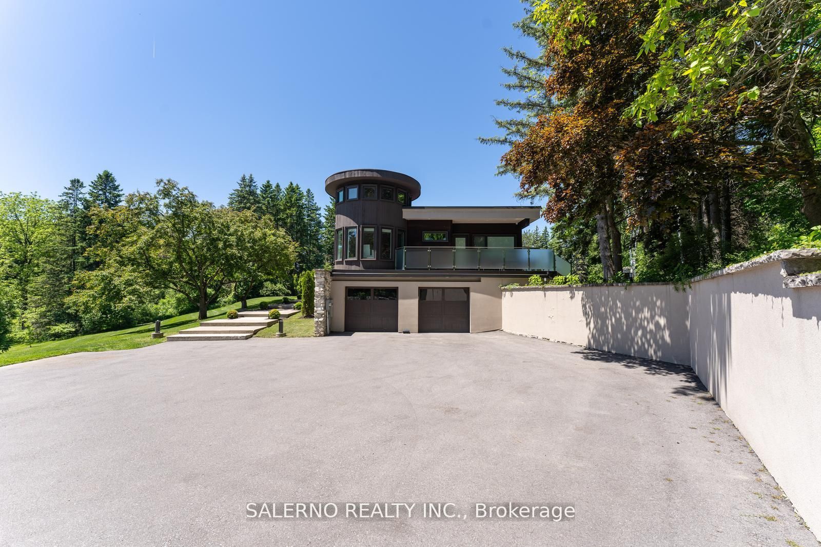 290 Kingscross Drive