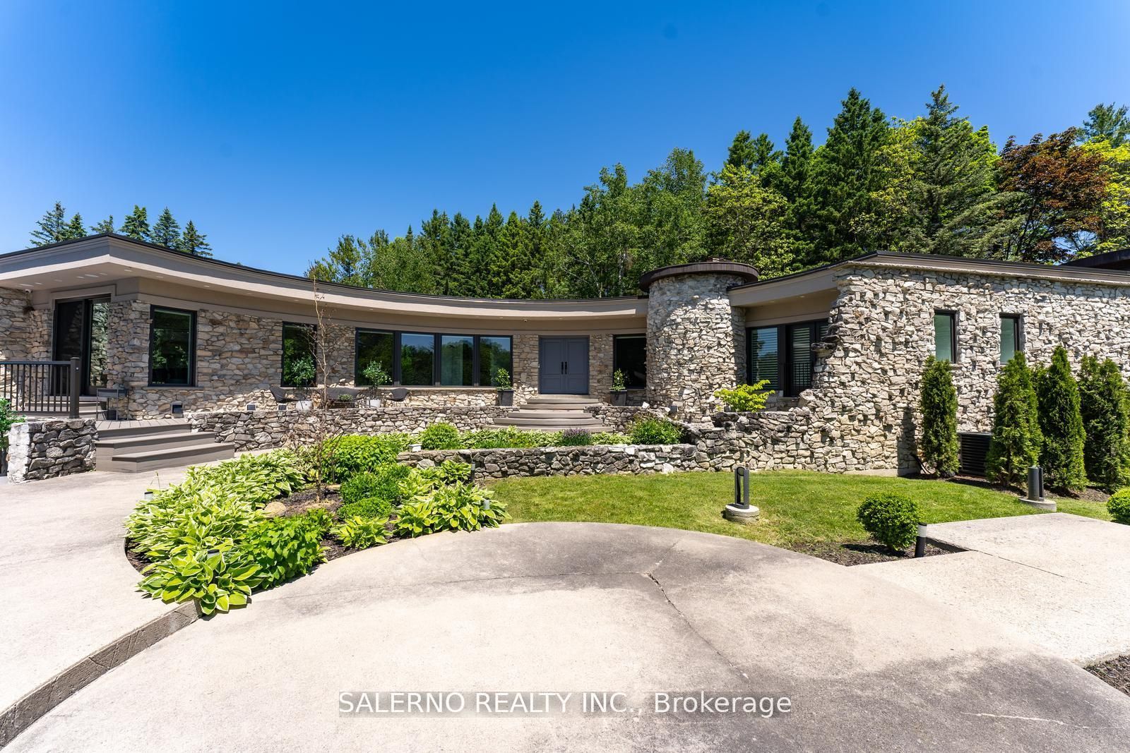 290 Kingscross Drive