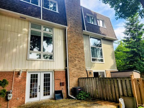 6 Hepworth Way Markham ON L3P 3S9