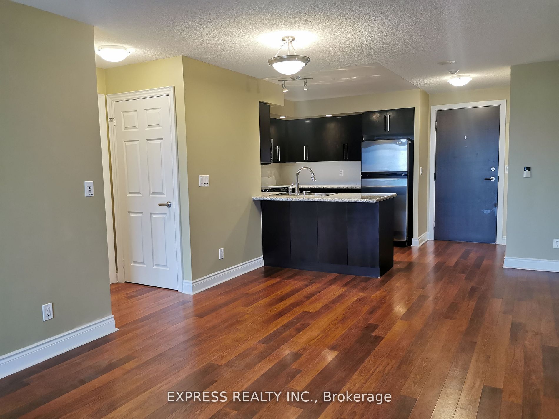 23 Cox Boulevard 887