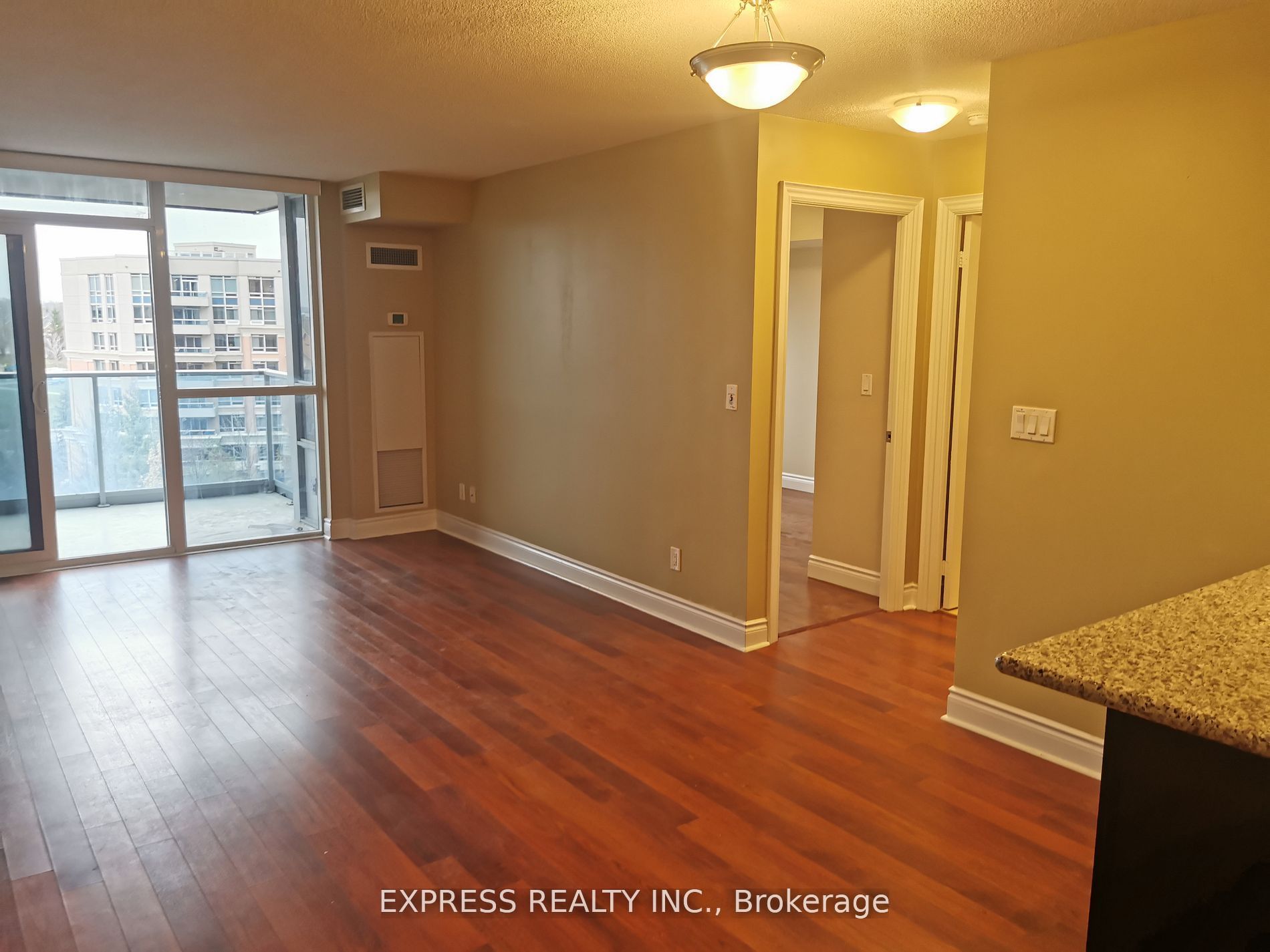 23 Cox Boulevard 887