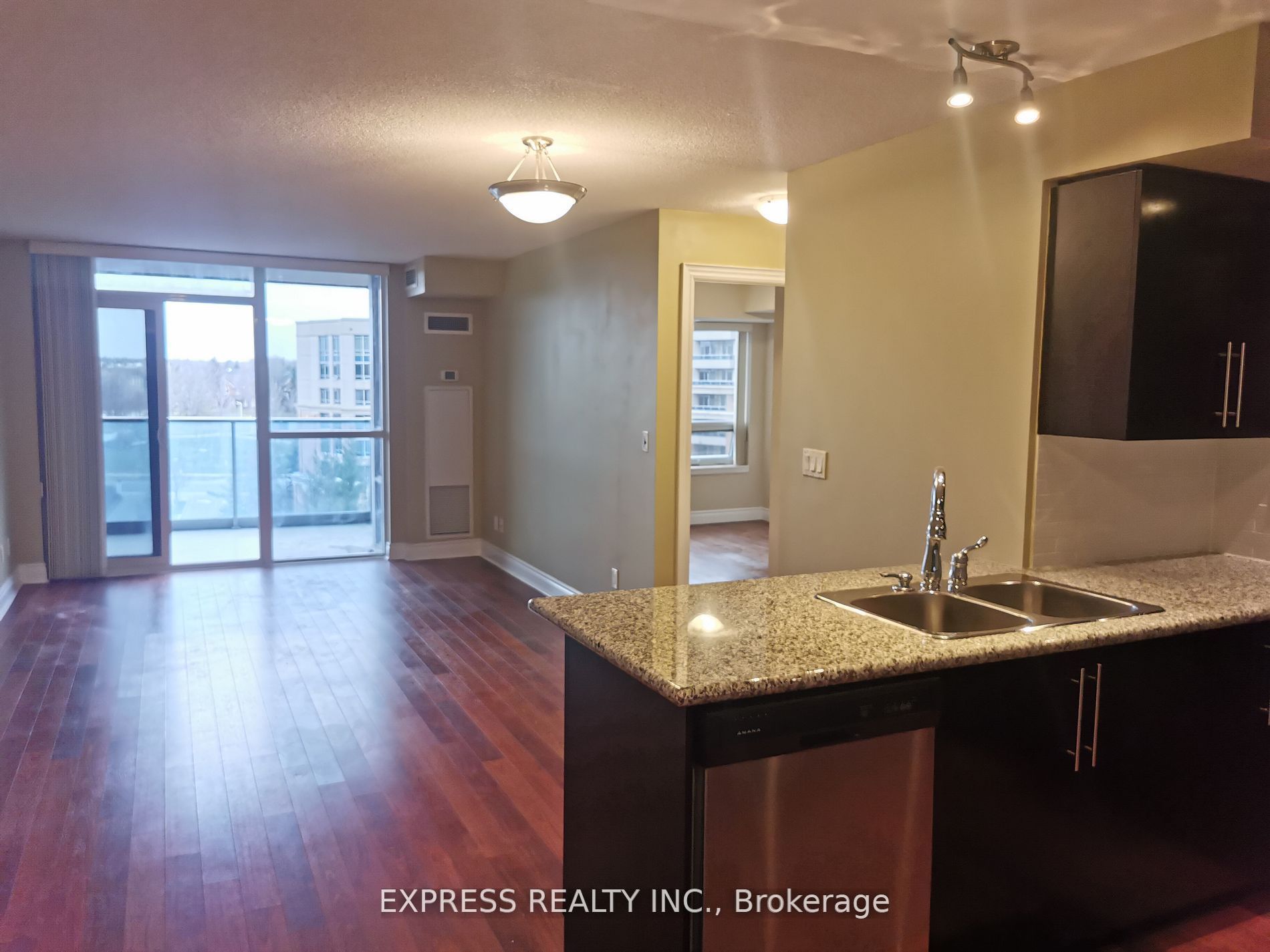 23 Cox Boulevard 887
