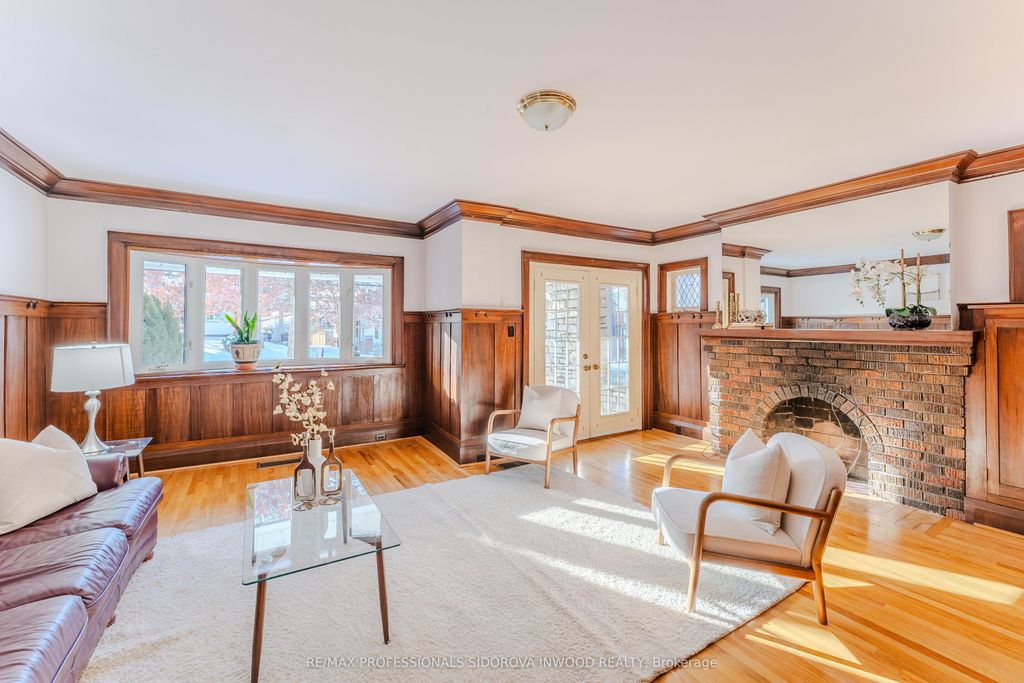 Photo of 11 Indian Grove, Toronto, ON M6R 2Y1 (MLS # W12757670)