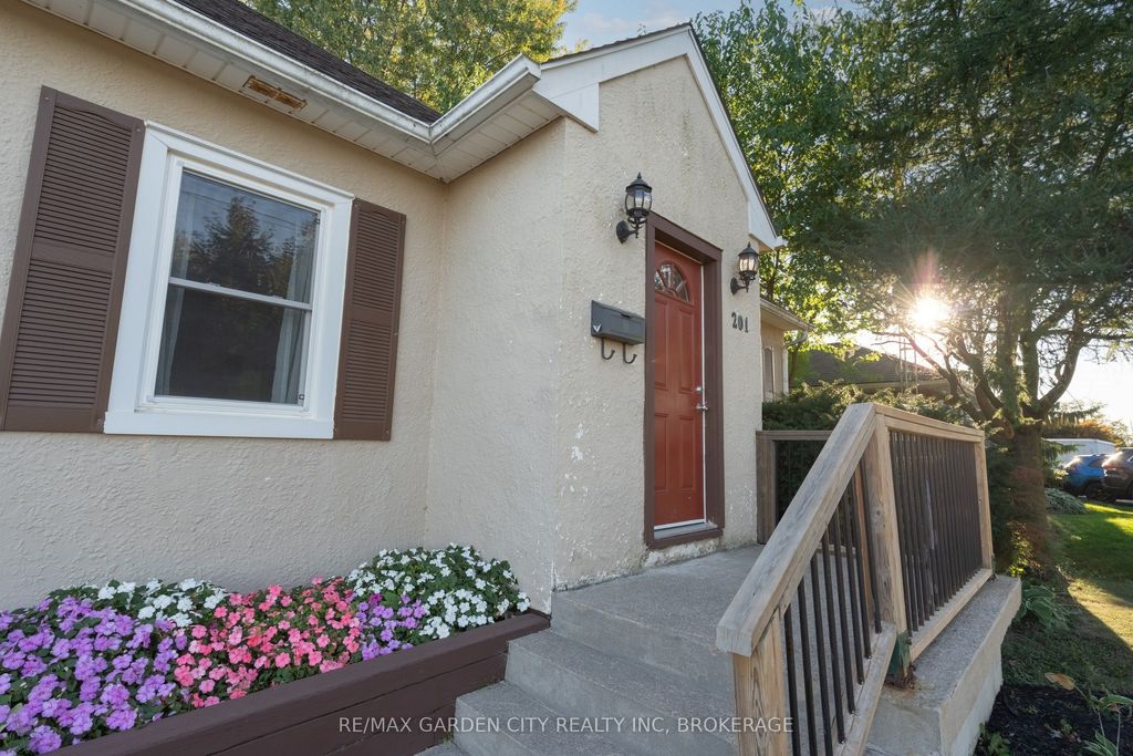 Photo of 201 Thorold Road, Welland, ON L3C 3V9 (MLS # X12816340)