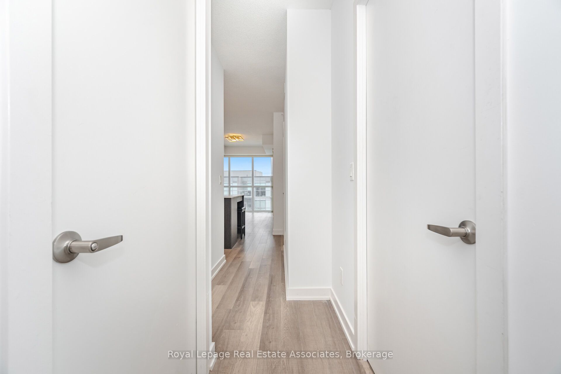 5240 Dundas Street B401