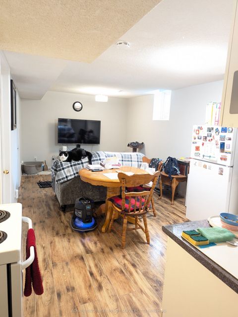 6053 Leeside Crescent Bsmt Mississauga ON L5M 5K6