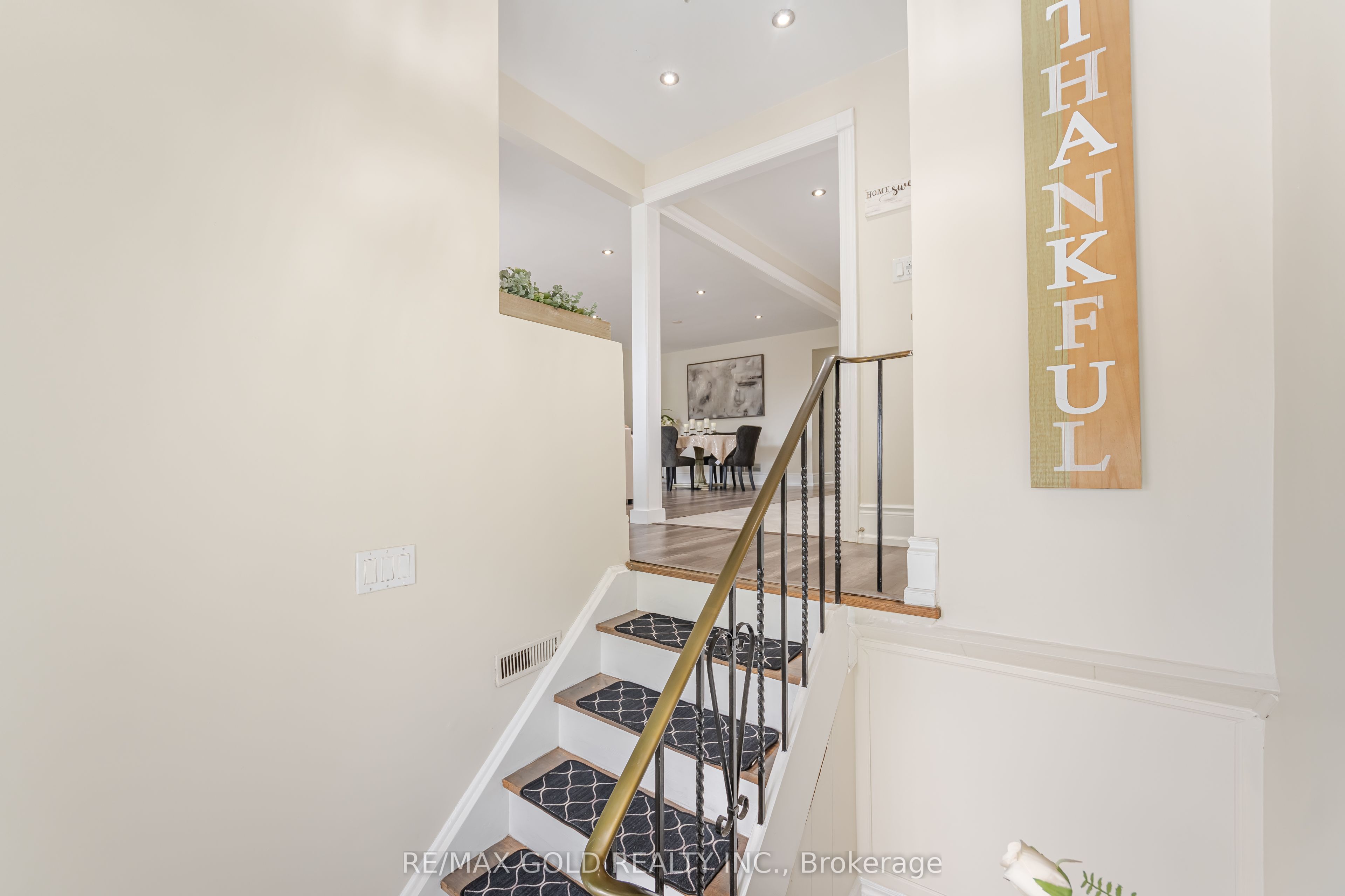 774 EAGLEMOUNT Crescent
