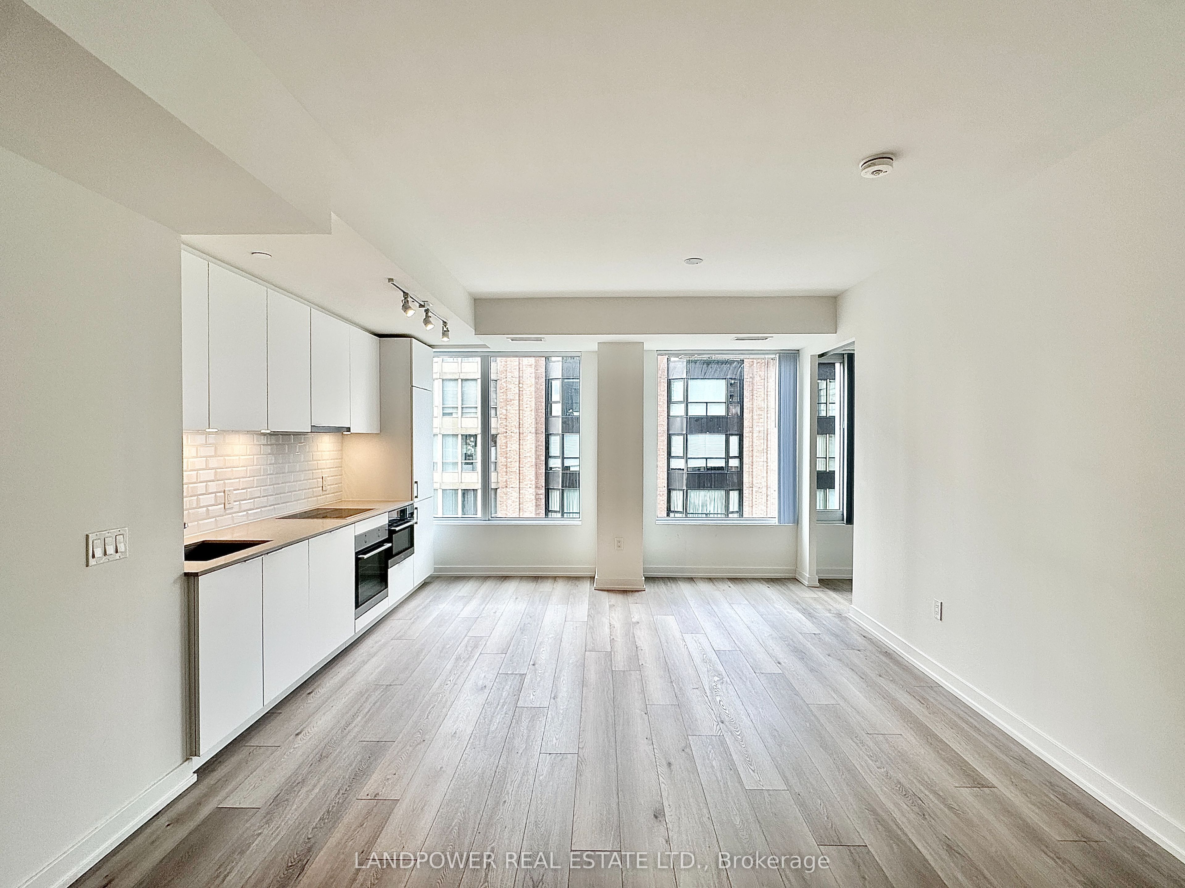 158 Front Street E 605