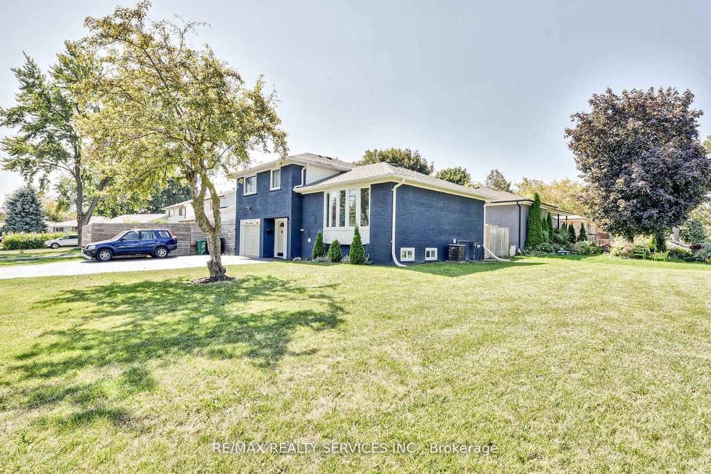Photo of 23 Windermere Court, Brampton, ON L6X 2L5 (MLS # W12701630)
