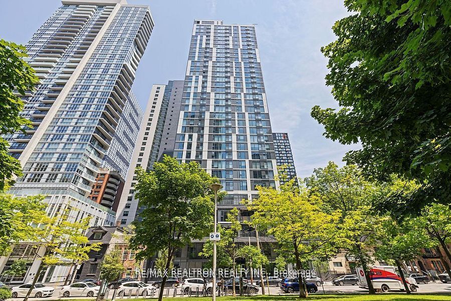 Photo 1 of 11 — 65 Mutual Street 3203, Toronto, ON M5B 0E5
