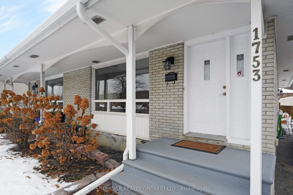 Photo of 1753 Heron Road, Alta Vista and Area, ON K1V 6A2 (MLS # X12608502)