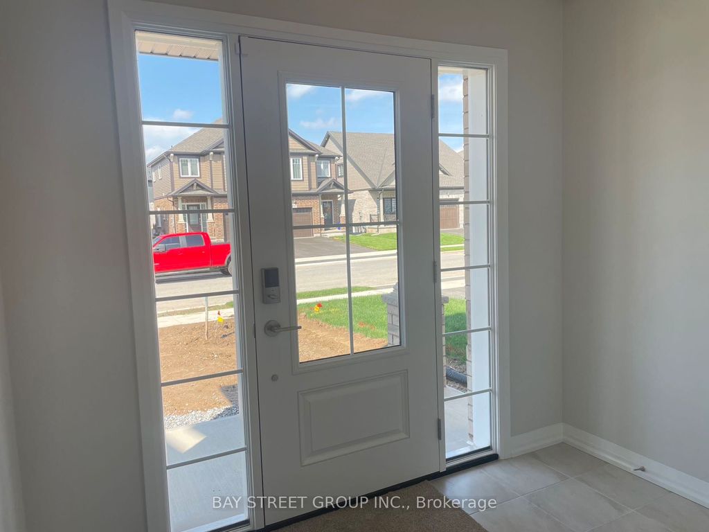 Photo of 9348 White Oak Avenue, Niagara Falls, ON L2G 3P6 (MLS # X12847060)