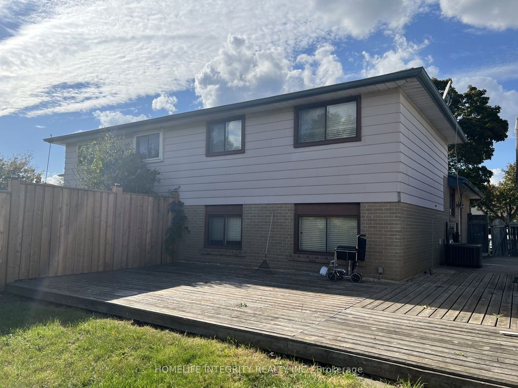 Photo of 163 Archdekin Drive, Brampton, ON L6V 1Y8 (MLS # W12452426)