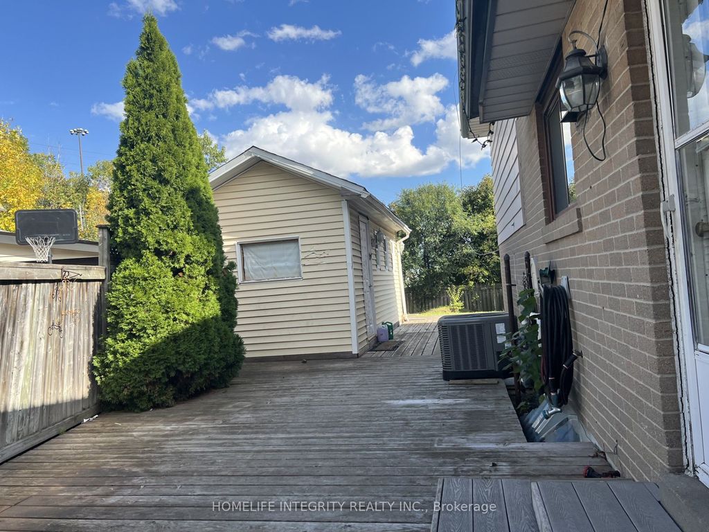Photo of 163 Archdekin Drive, Brampton, ON L6V 1Y8 (MLS # W12452426)