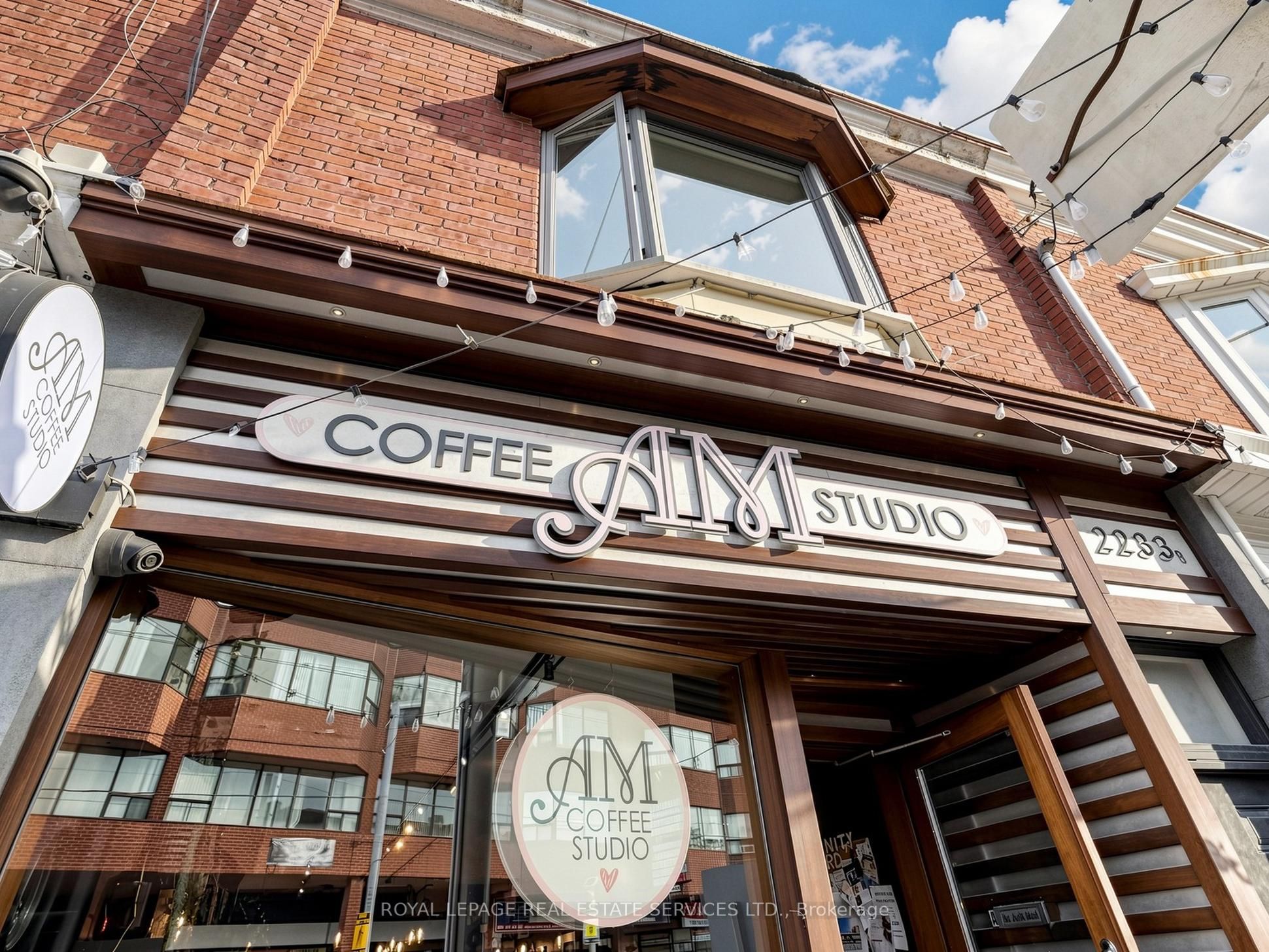 2233 Dundas Street W