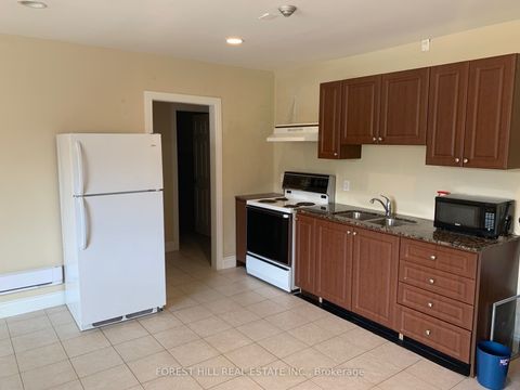 3430 Lakeshore Boulevard W 3 Toronto ON M8W 1N3