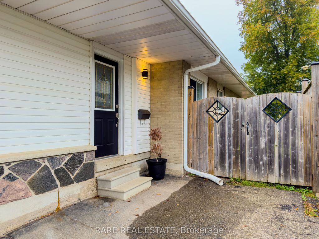 Photo of 75A Dawson Road E, Orangeville, ON L9W 2W4 (MLS # W12430918)