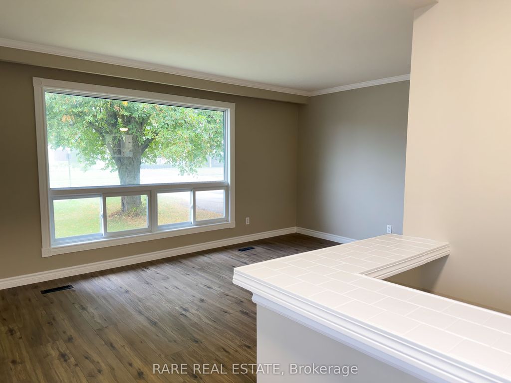 Photo of 75A Dawson Road E, Orangeville, ON L9W 2W4 (MLS # W12430918)