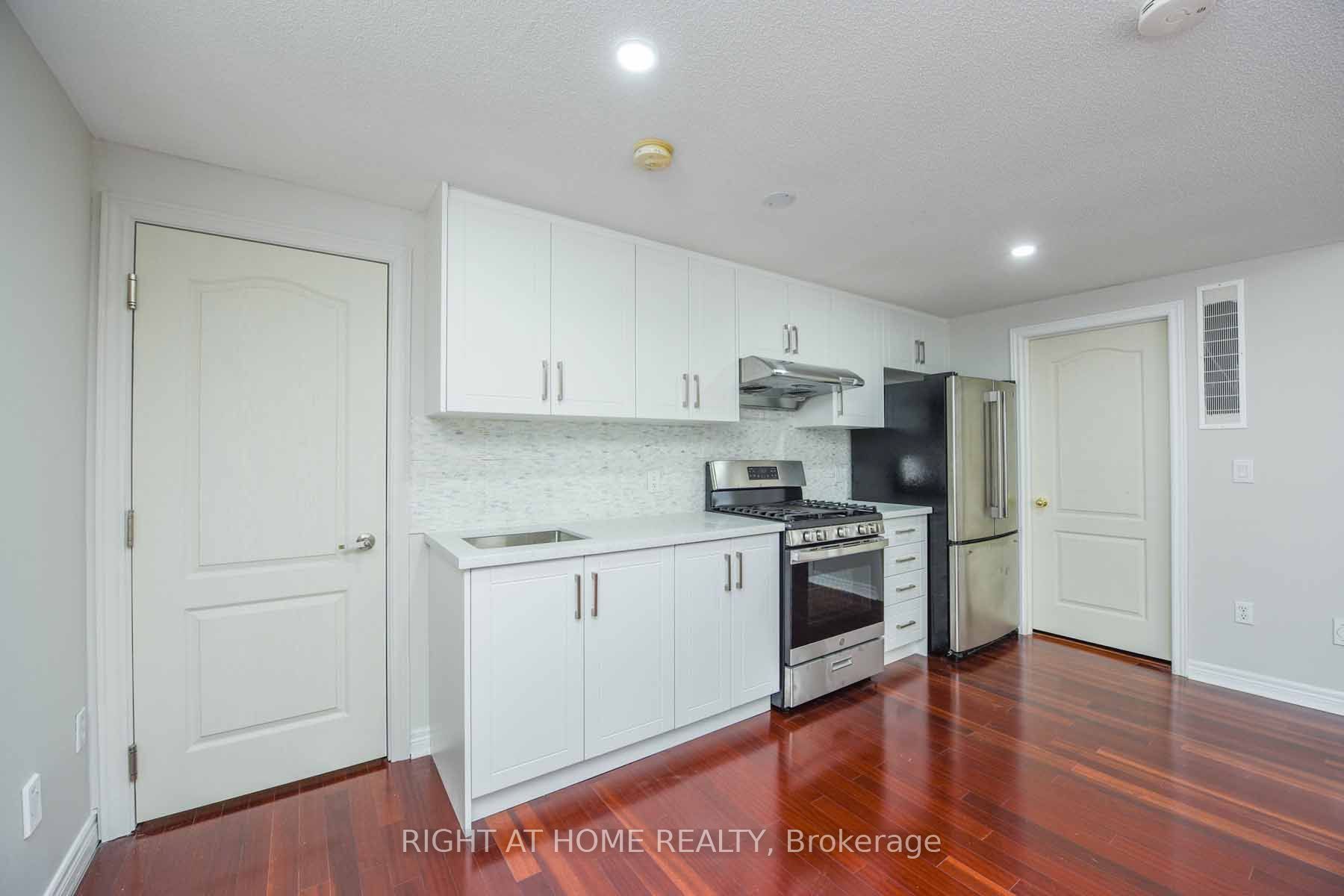 2229 GLAZEBROOK Circle Lower