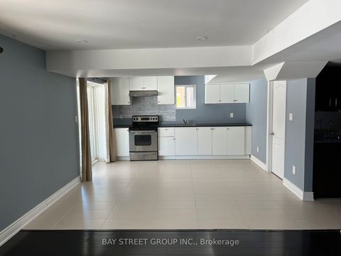 8 Dovetail Drive Richmond Hill ON L4E 5B1