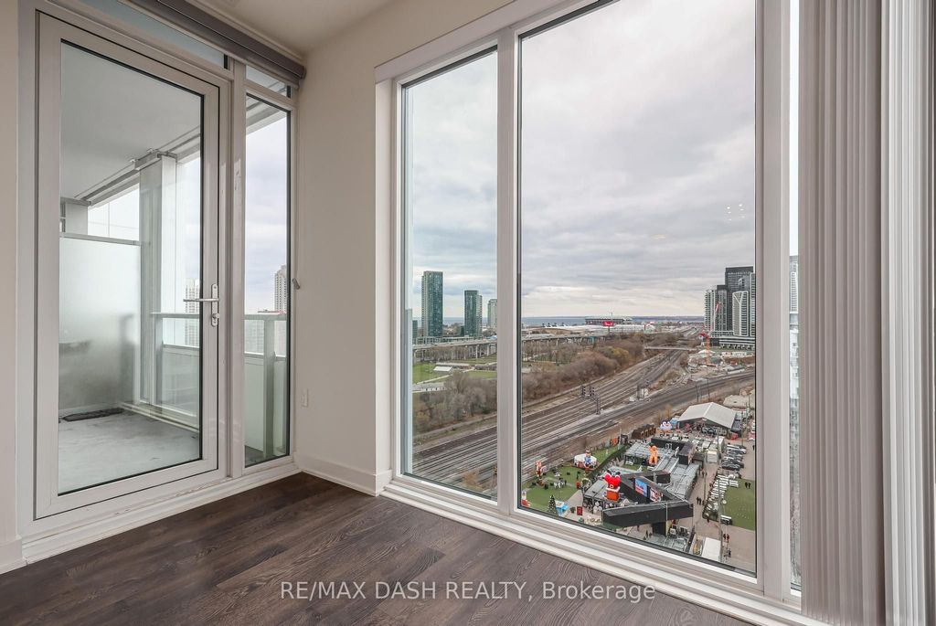 Photo of 27 Bathurst Street #1508W, Toronto, ON M5V 0R1 (MLS # C12645718)