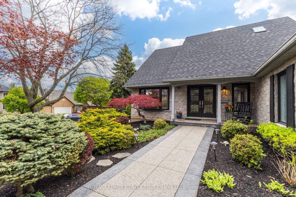 Photo of 67 Honeysuckle Crescent, Hamilton, ON L9K 1B2 (MLS # X13140980)