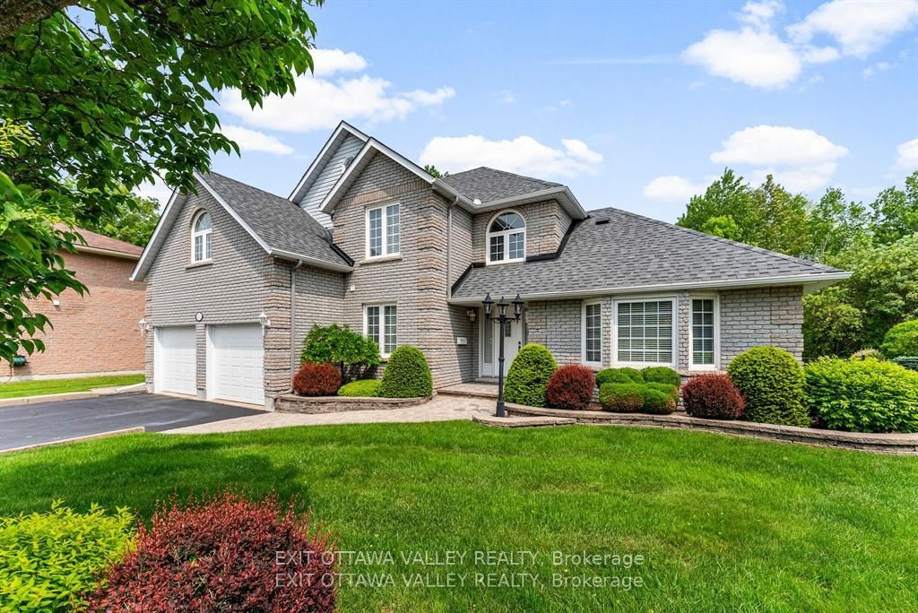 Photo of 127 Owens Street, Pembroke, ON K8A 8K1 (MLS # X12608568)