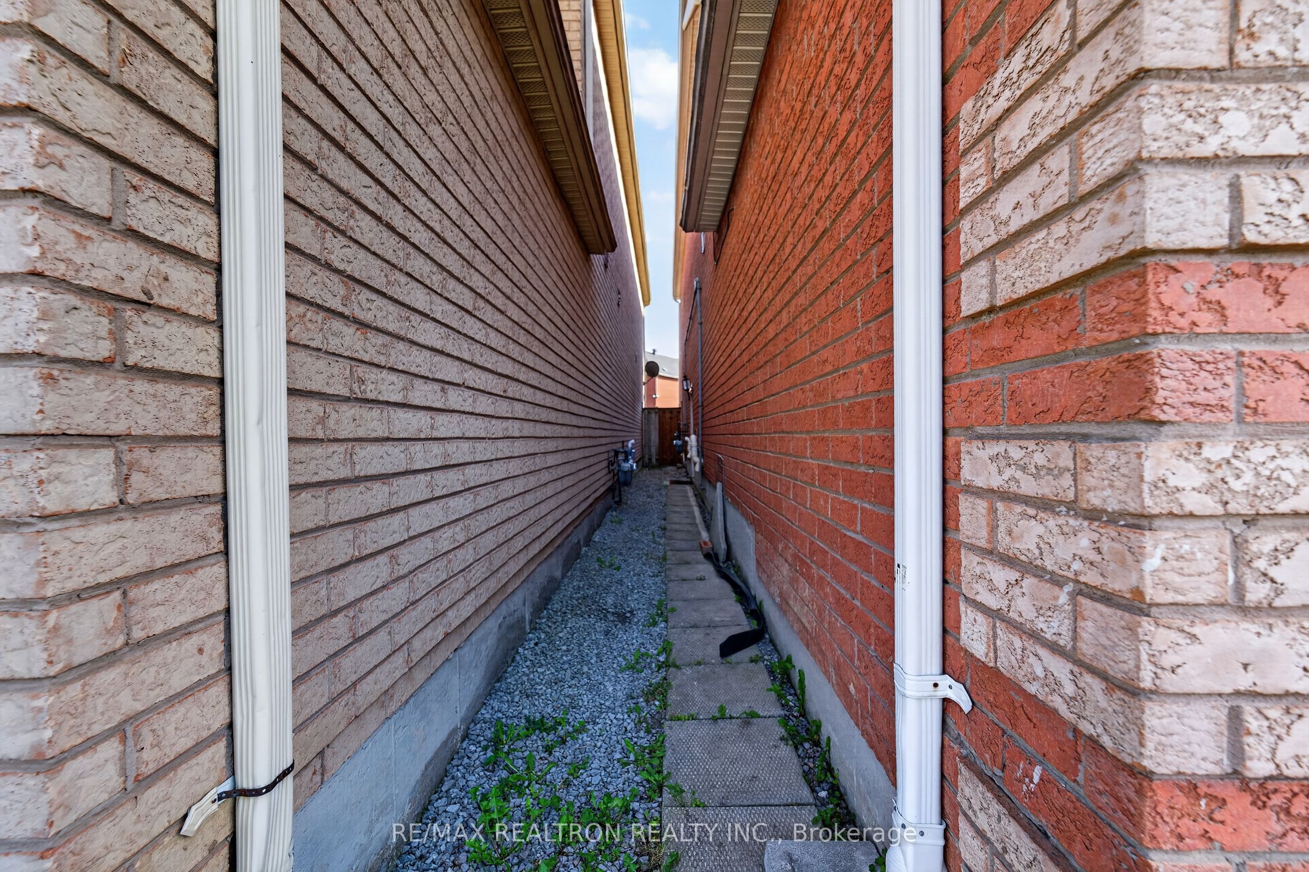 29 Connery Crescent Basement