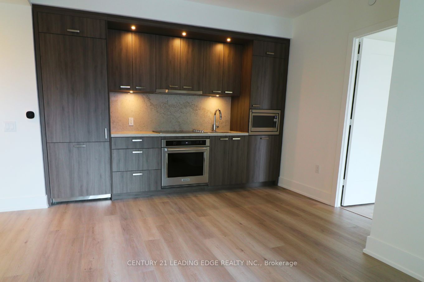 858 Dupont Street 531