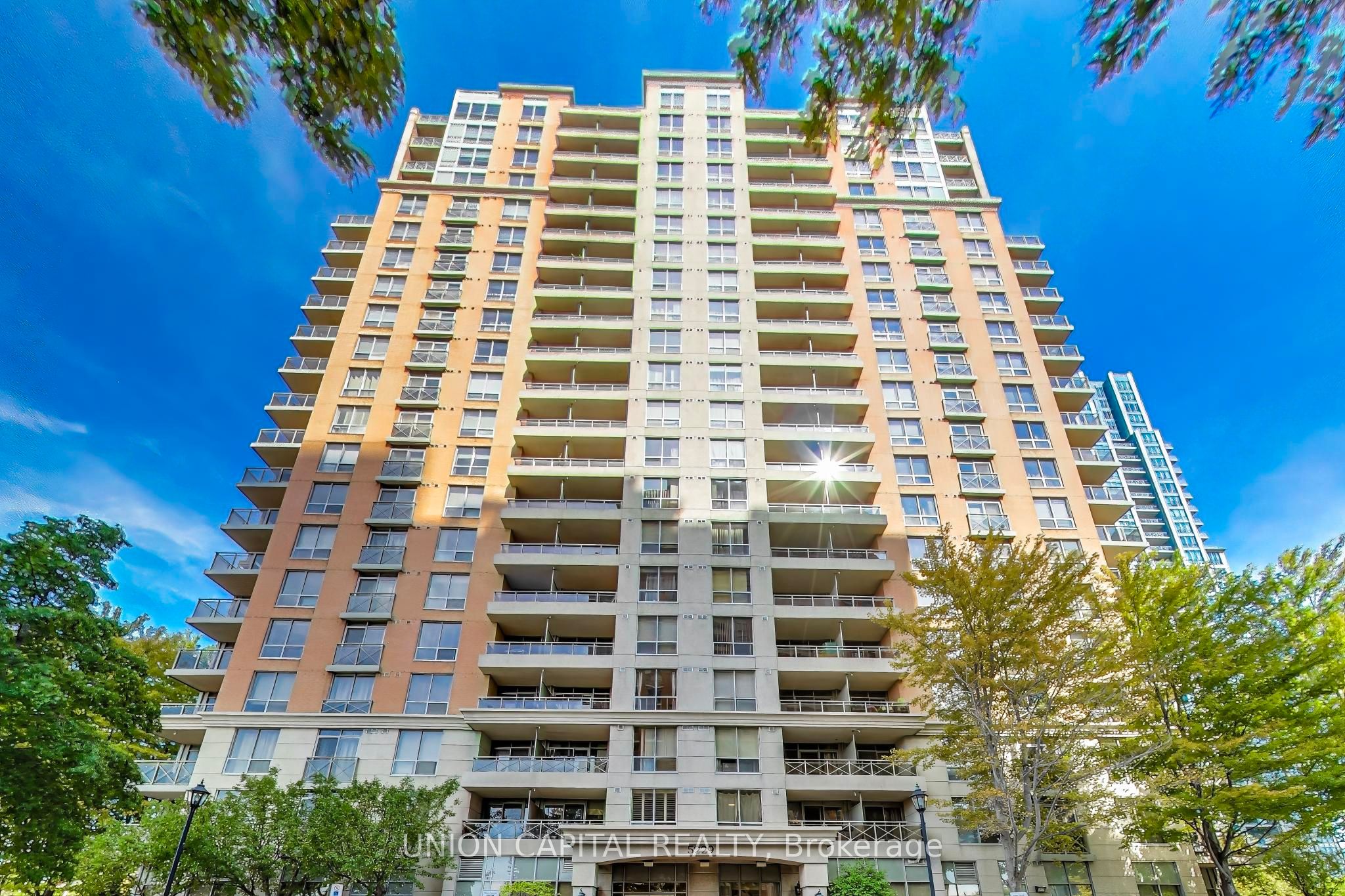 5229 Dundas Street W 1104