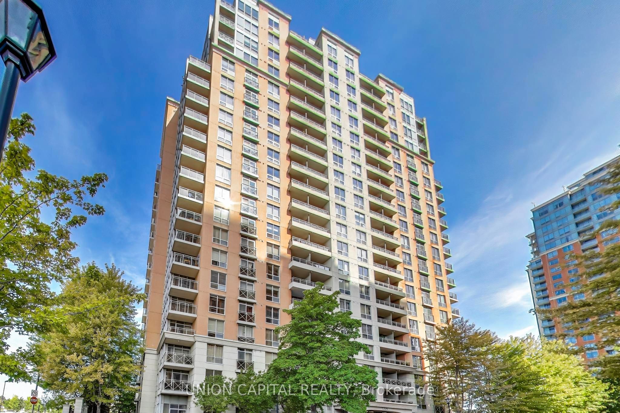 5229 Dundas Street W 1104